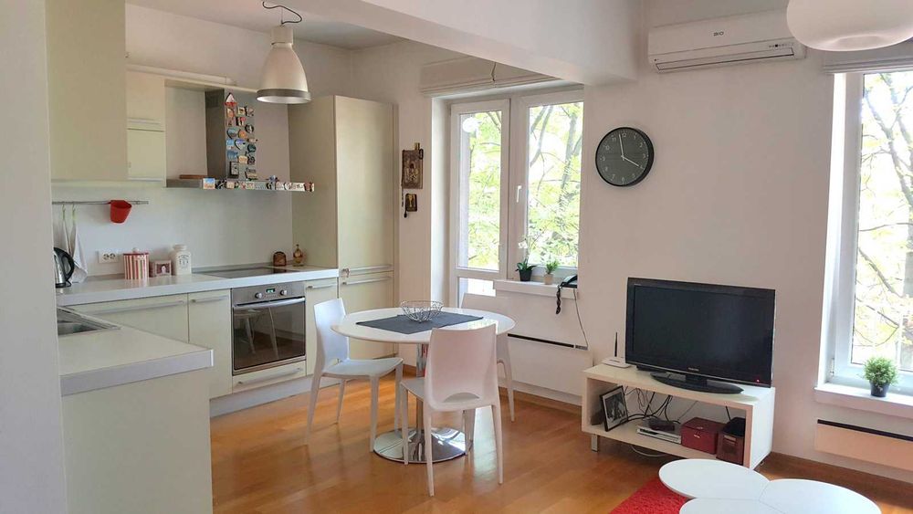 Продава се Тристаен апартамент в София, Център - 84 кв.м за 5000 €/кв.м - Снимка #1