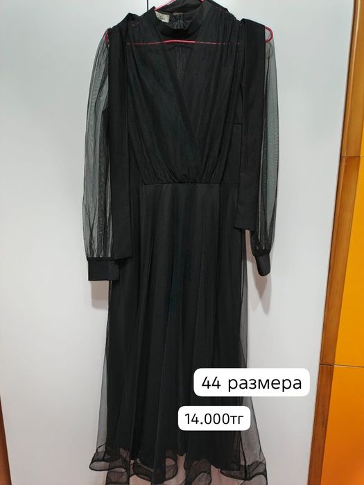 женская одежда , продам срочно!!! цена с 2000+ указана на фото.