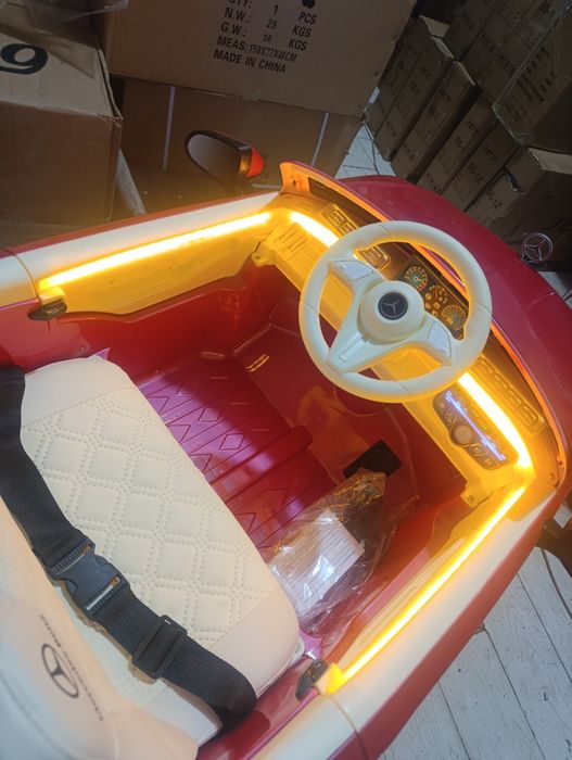 Mashina Mers AMG 506