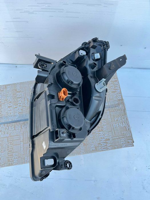 Far stanga fata Renault Scenic 1 RX4 nou original Renault