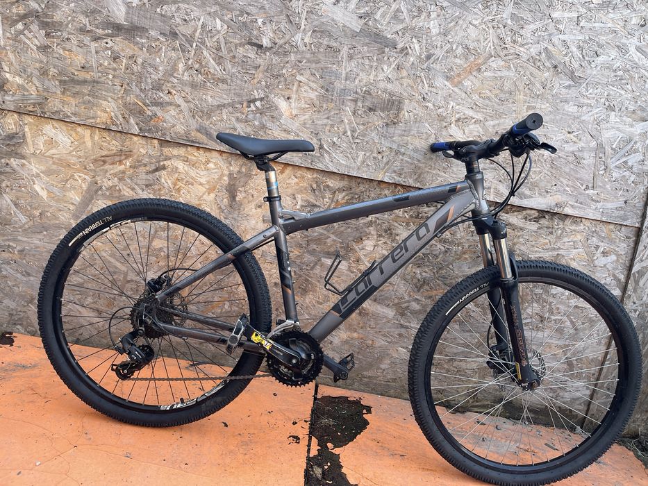 Bicicleta carrera vengeance  frane pe disc hidraulice cadru de aluminiu  roti 27.5”