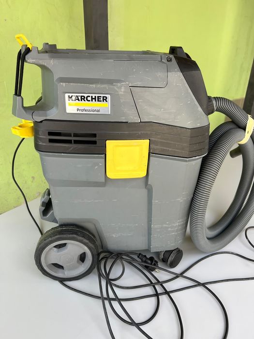 Aspirator Karcher Profi