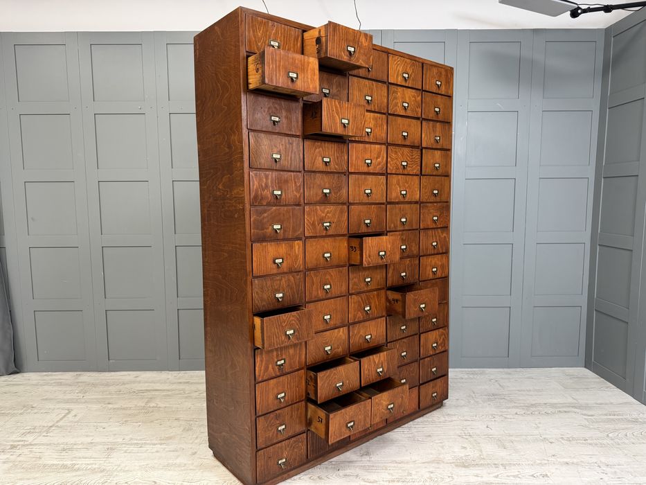 Български аптекарски шкаф от 60-те Т041