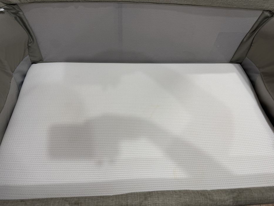 Продам манеж-кровать от JOIE