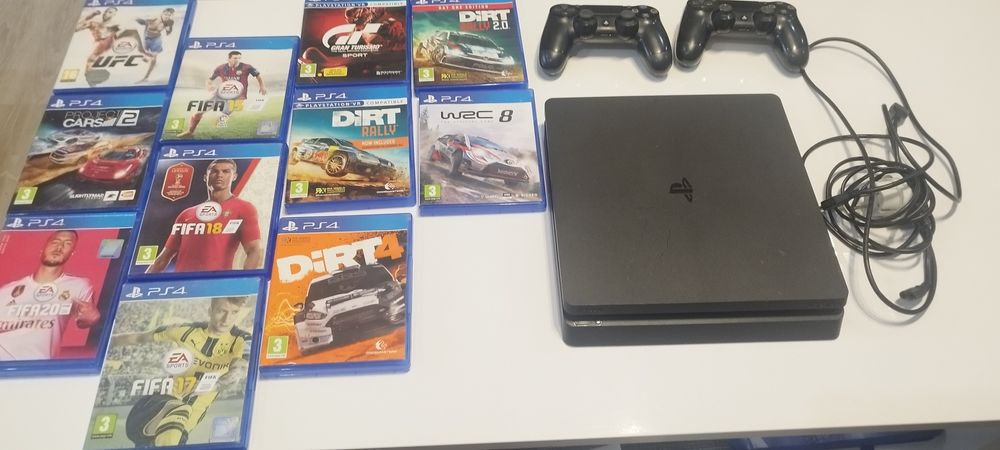 PlayStation 4 Slim + два джойстика и игри
