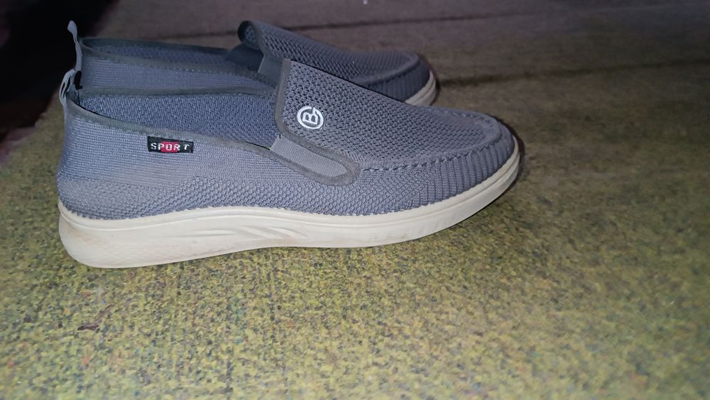 Sotiladi! Erkaklar krossovkasi/mokasin, holati yangi