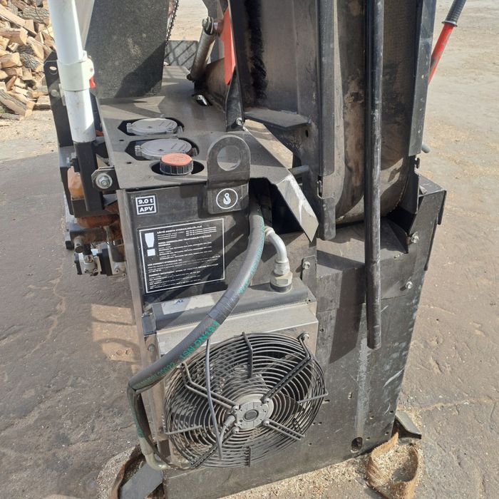 Машина за рязане и цепене на дърва