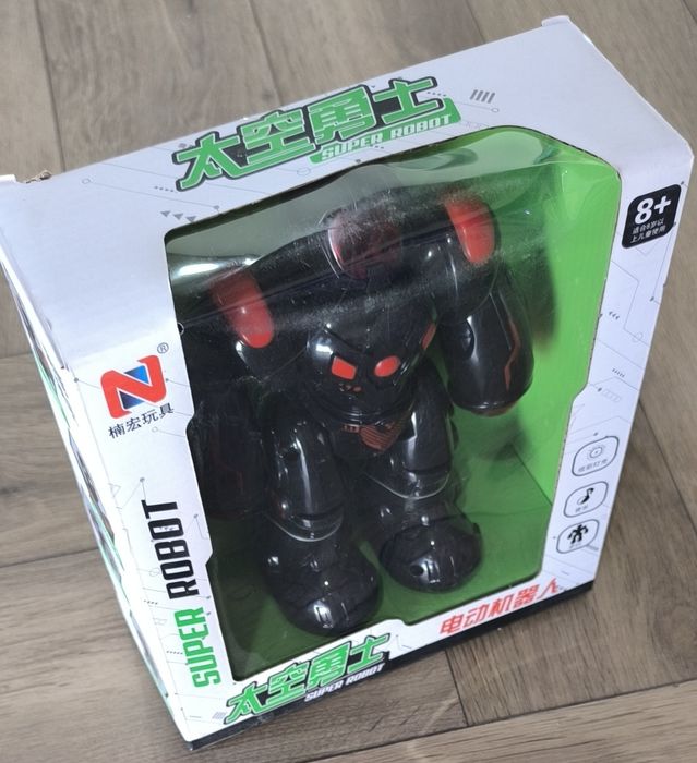 Игрушка робот, свет, музыка, ходит