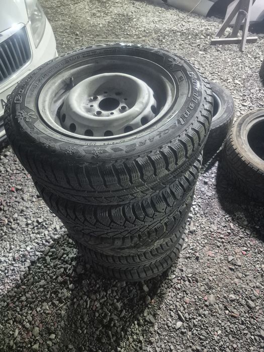 Продам пять баллонов в сборе с дисками 175/70 R13