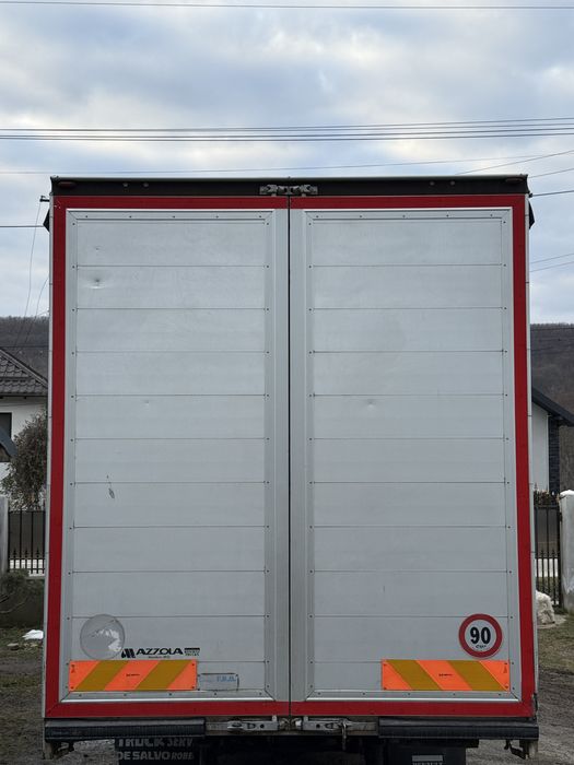 Bena cu prelata pe perdea si tavan decopertabil