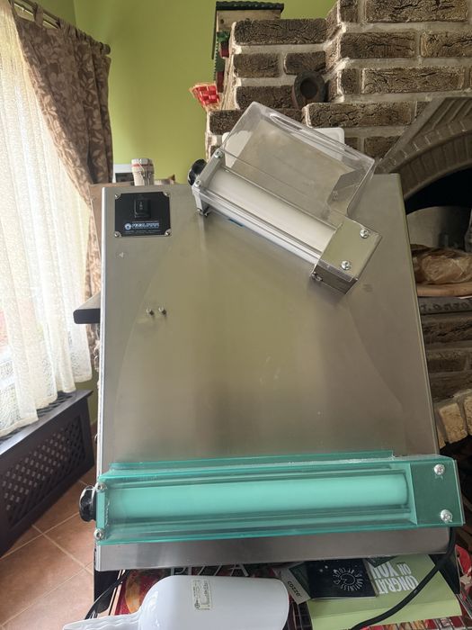 Laminator ,intinzator aluat pizza