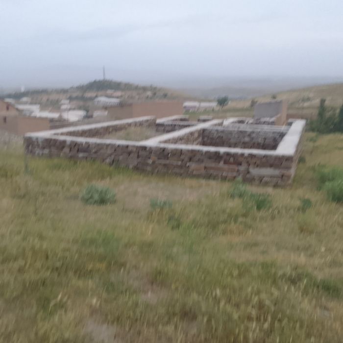 Курилиши битмаган ховли ер сотилади