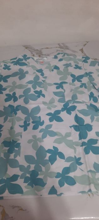 Срочно продам медицинские костюмы в отличном качестве