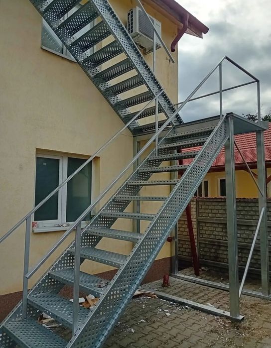 Vând scări zincate galvanizate