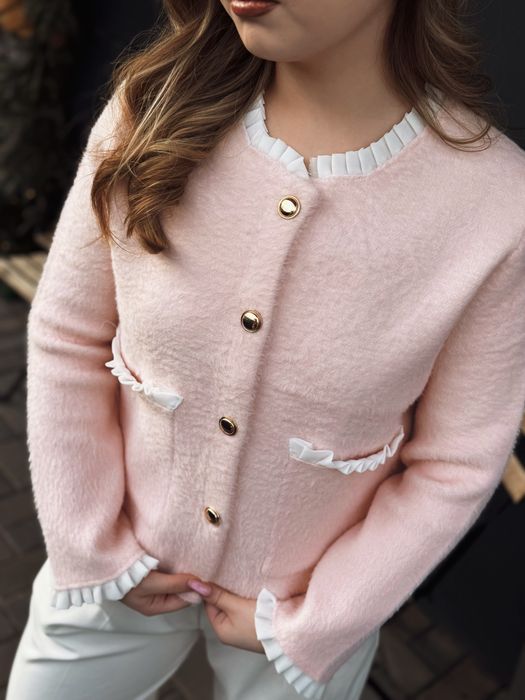 Нежный кардиган.