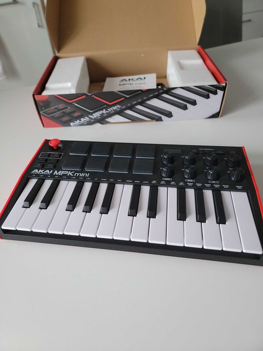 Claviatura / Controller MIDI Akai MPK Mini MK3 – Cutie completă