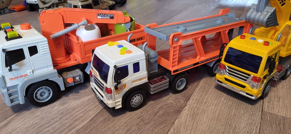 Продам игрушки транспорт