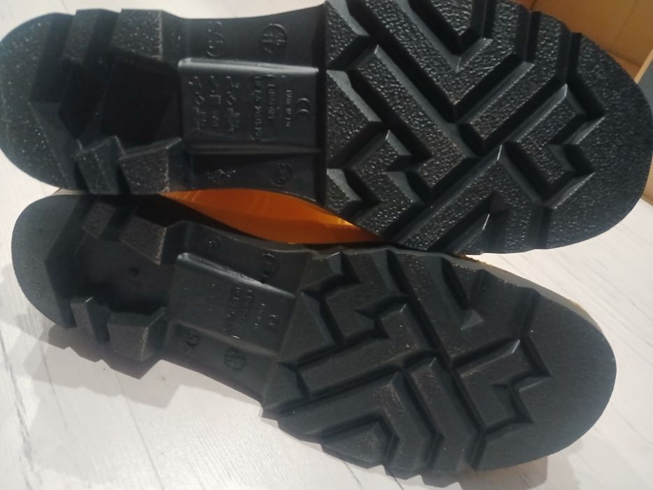 Нови, Гумени ботуши, с метално бомбе, номер 46