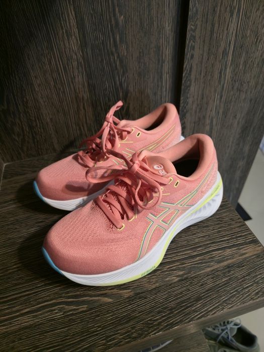 Asics stratus roz nou 39 dar merg la 37 38