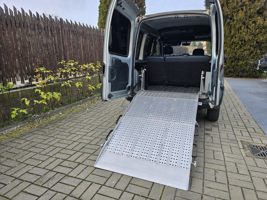 Renault Kangoo pentru transport persoane cu dizabilități