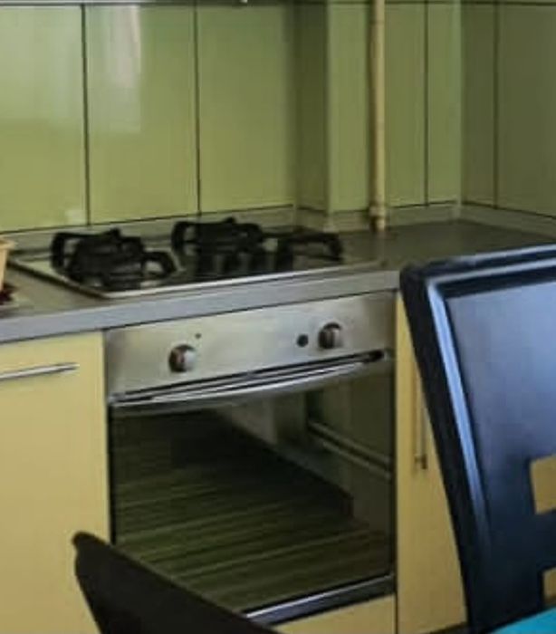 Vand plita pe gaz cu 4 ochiuri si cuptor electric Ariston
