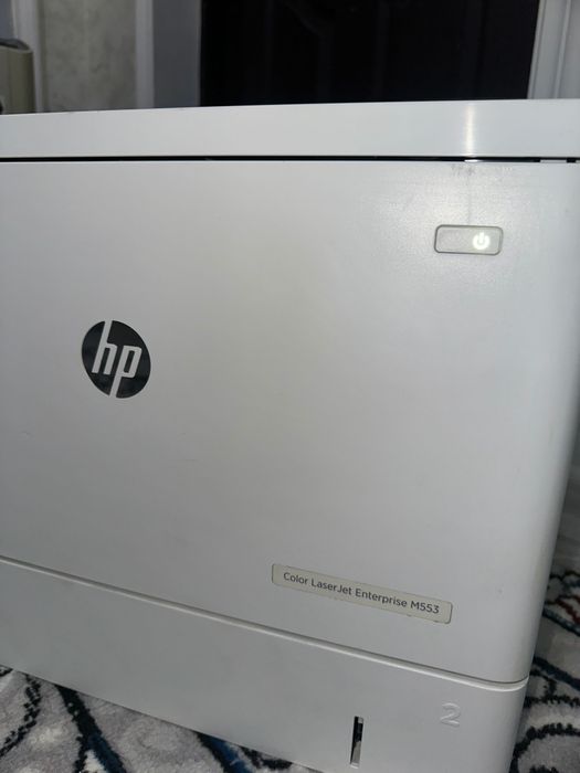 Hp ColorLaser M 553 Rangli Skarasnoy Printer Kam ishlagan