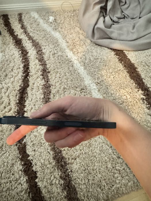 iPhone 13 в идеальном состоянии!