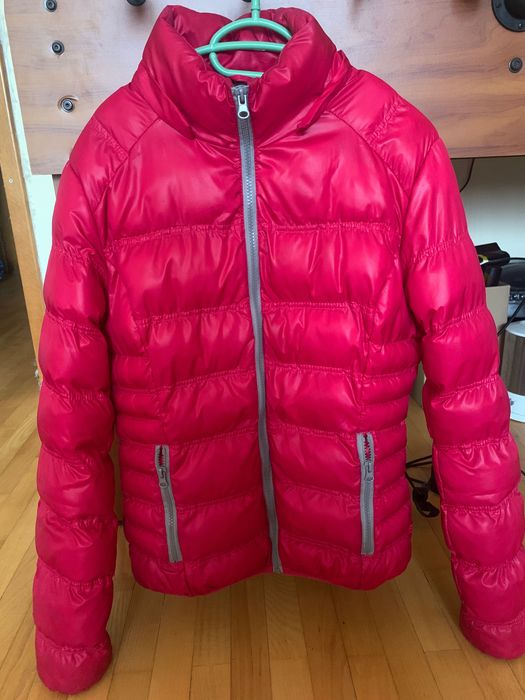 Яке, подходящо за зимен и есенен сезон.