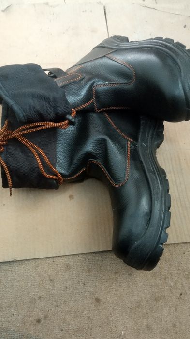 Рабочие ботинки два вида