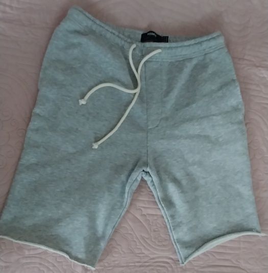 Джинсы продам 26р.