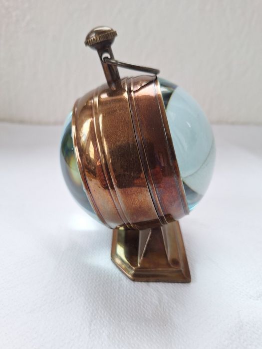 Часовник настолен бронзов с ретро дизайн 





Настолен бронзов часовн