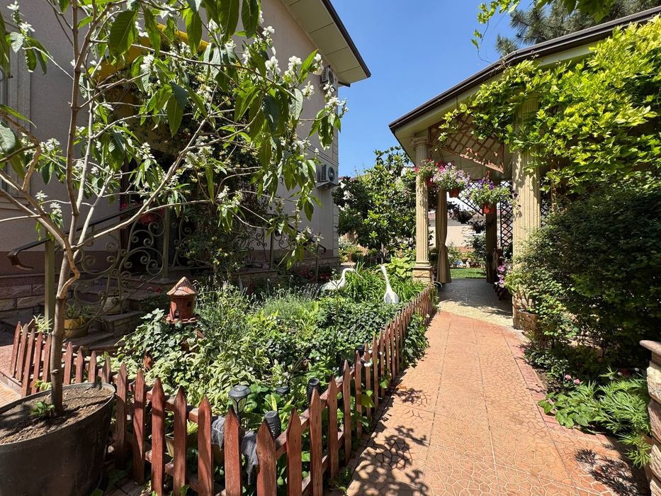 Продаётся Участок 7.3 соток. Ивлева ул