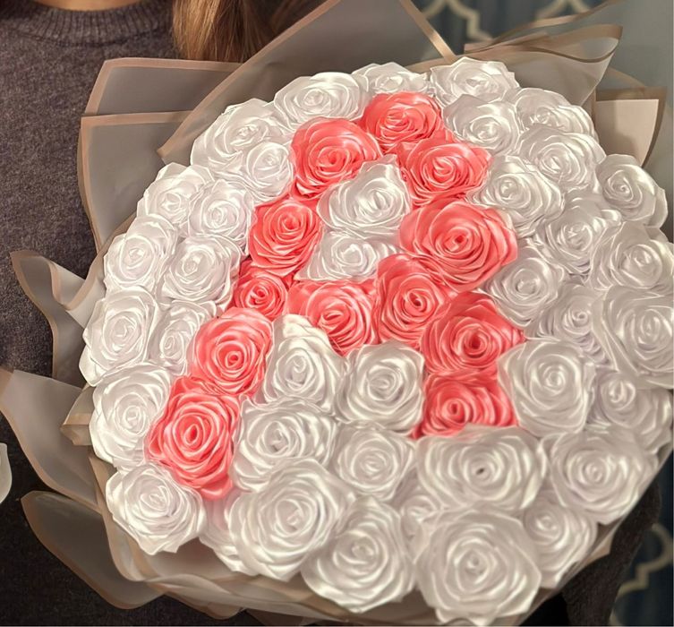 Букет из атласных розы