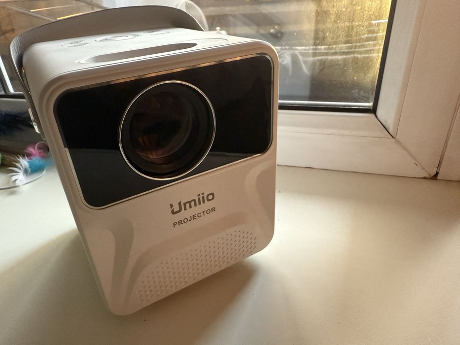Продам проектор Umiio