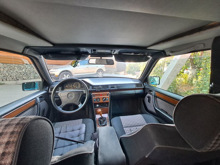 Mercedes 220E 2.2 механика.