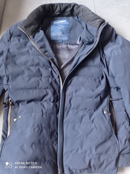 Куртки синие, красные