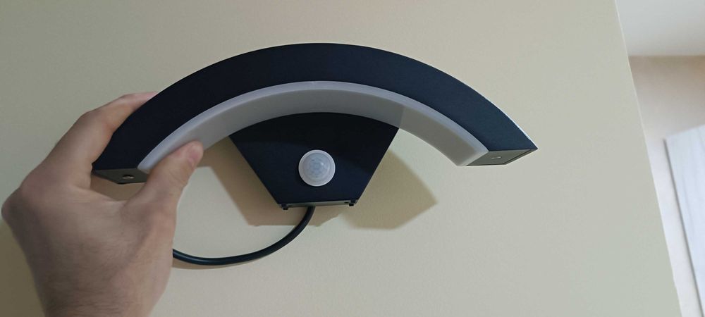 Лед лампа със сензор за движение