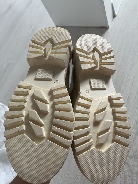 женский обувь