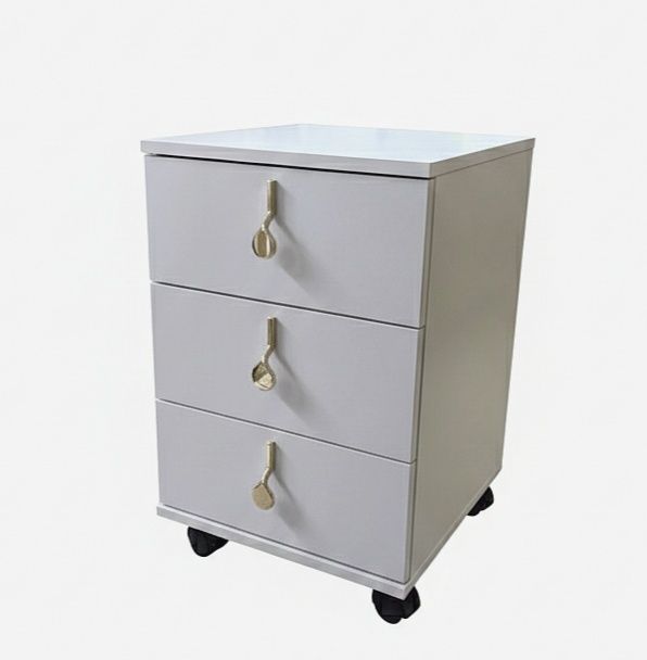 Тумбочка на колесах