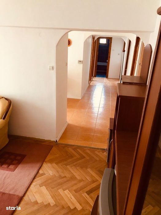 Apartament cu 4 camere, 2 balcoane închise, cartier Tudor — fotografia 3