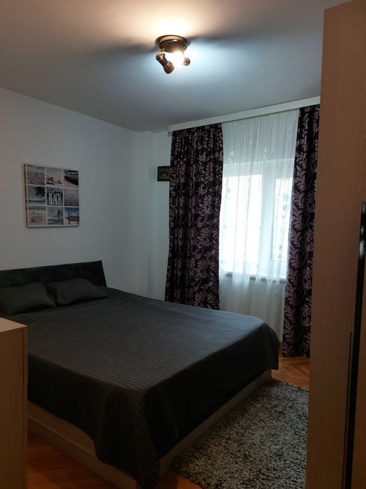Apartament 3 camere de închiriat