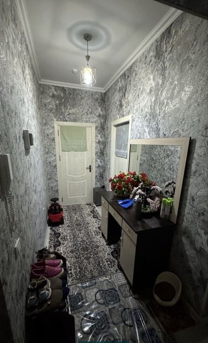 Yangihayot tumani darxon 1da 2xona srochna sotiladi.