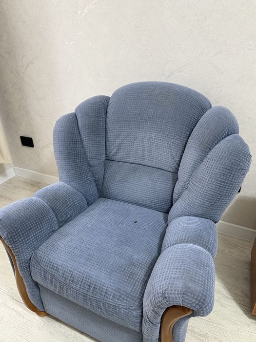 Продам 2 больших кресла