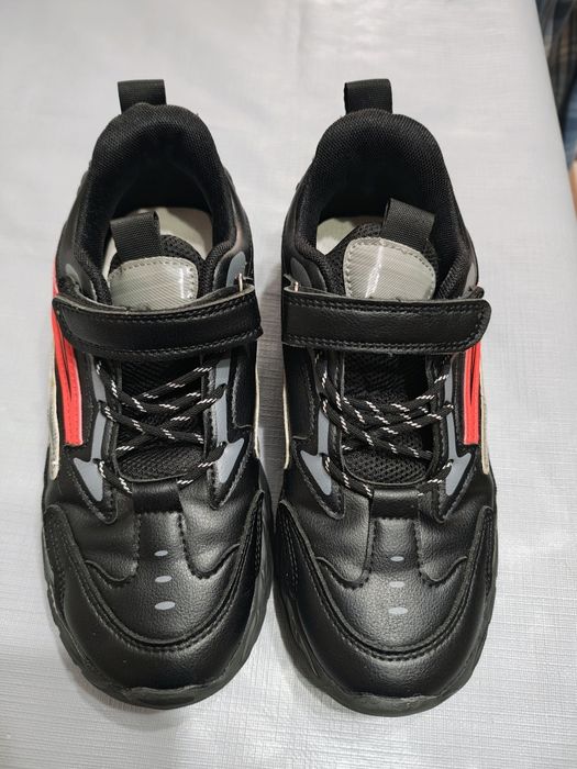 Adidași mărimea 36.