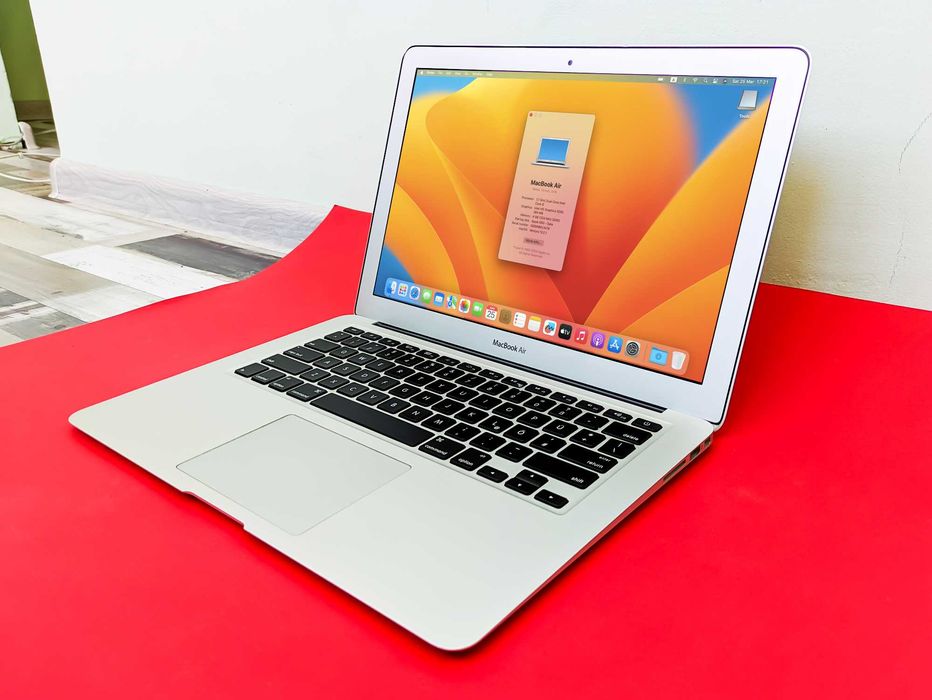 MacBook Air A1466 1.9GHz i5, 4GB RAM, 240GB SSD, перфектен, внос Литва