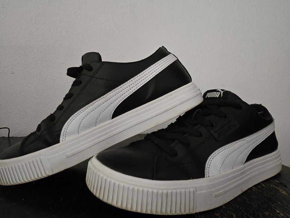 Vând Papuci Puma nr.43-negru