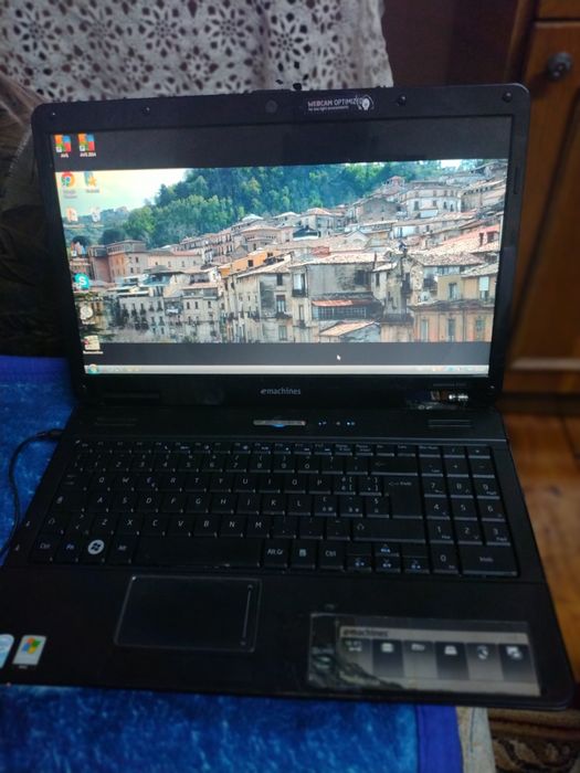 Laptop Emachines E525