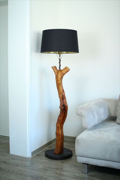 Светильник из дерева