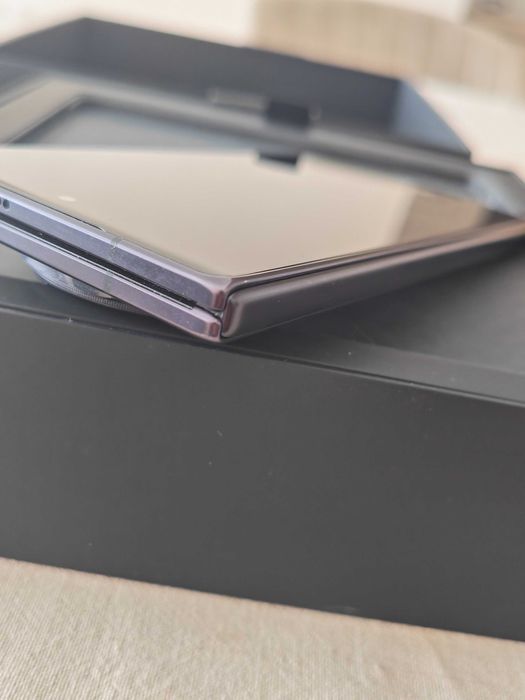 Продавам Honor Magic V5