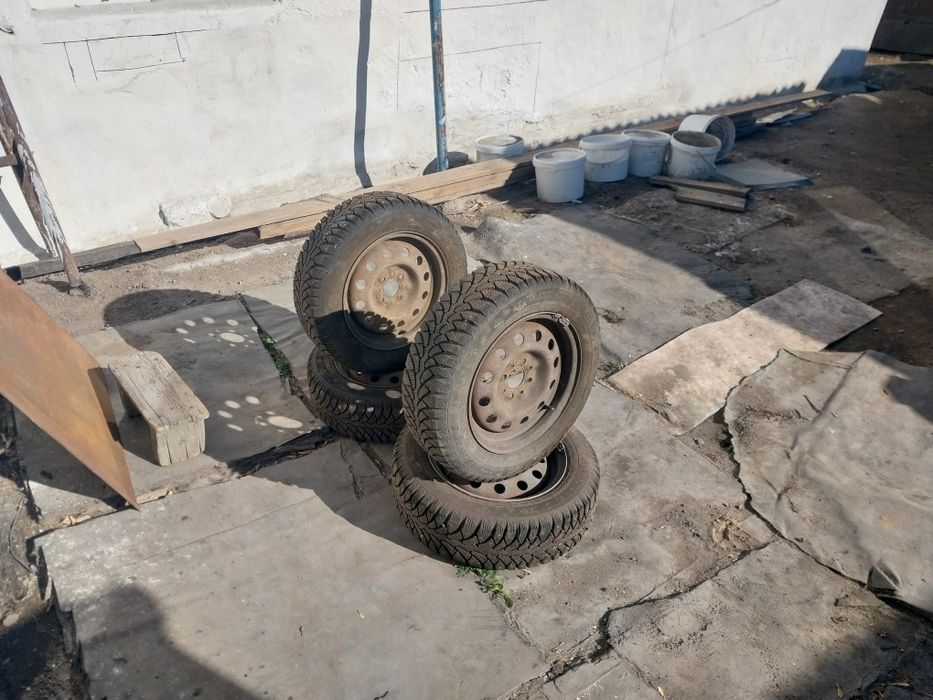Зимние шины с дисками в комплекте 175/65R14